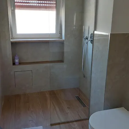 At 公寓